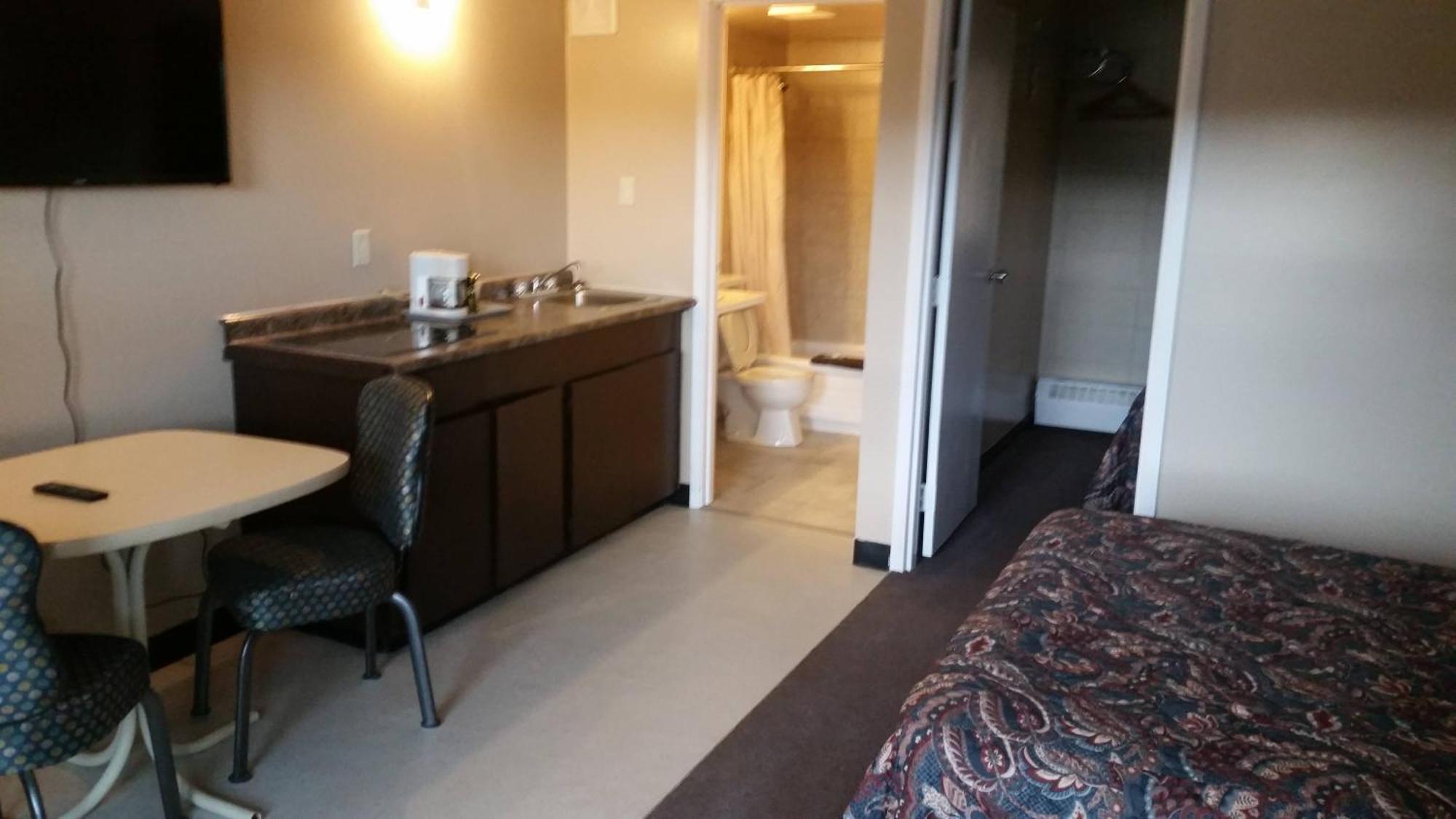 Alaskan Motel Fox Creek Bilik gambar